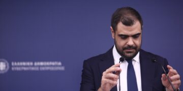 Βάφουν τα χέρια τους με αίμα!