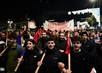 Χιλιάδες διαδηλωτές τίμησαν την εξέγερση του Δεκέμβρη ΄08
