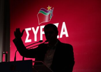 Η αριστερά με τα γυαλιά-ταρταρούγα