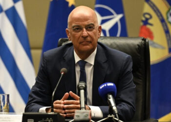 Κάλαντα πολέμου από τον Δένδια