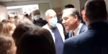 Υγεία: Ράντζα, ουρές και ωμός αντικομμουνισμός