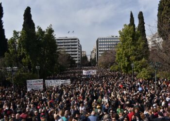 Συγκέντρωση Τέμπη: Έκρηξη κοινωνικής οργής ενάντια στο έγκλημα (φωτο-βιντεο)