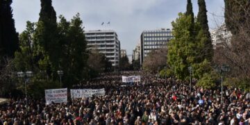 Συγκέντρωση Τέμπη: Έκρηξη κοινωνικής οργής ενάντια στο έγκλημα (φωτο-βιντεο)