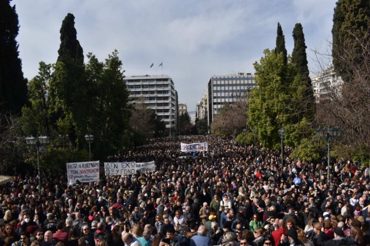 Συγκέντρωση Τέμπη: Έκρηξη κοινωνικής οργής ενάντια στο έγκλημα (φωτο-βιντεο)
