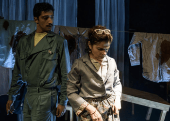 Θέατρο: Η λέξη πρόοδος στο στόμα της μητέρας μου ηχούσε πολύ φάλτσα