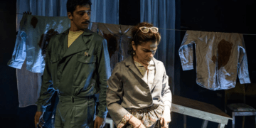 Θέατρο: Η λέξη πρόοδος στο στόμα της μητέρας μου ηχούσε πολύ φάλτσα