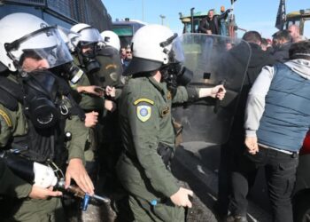 Αγρότες: Χημικά και ξύλο η απάντηση της κυβέρνησης στα δίκαια αιτήματα (βίντεο)