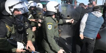 Αγρότες: Χημικά και ξύλο η απάντηση της κυβέρνησης στα δίκαια αιτήματα (βίντεο)