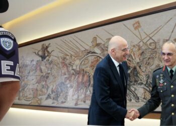 ΥΠΕΘΑ: Προκλητικές «αναπλάσεις» Δένδια