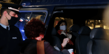 Φεμινιστικό κίνημα: Σε δίκη η Χρυσούλα Μονιάκη και ο Κώστας Βουρεκάς