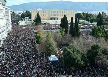 Communist Liberation: Privatization Kills-Justice for Tempi Train Crash Victims!