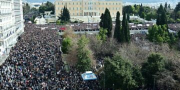 Communist Liberation: Privatization Kills-Justice for Tempi Train Crash Victims!