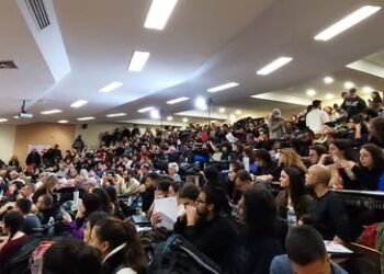 Πάνω από 15 χαιρετισμοί οργανώσεων στο συνέδριο της νέας οργάνωσης