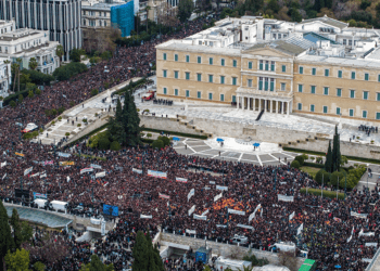 Λαοθάλασσες οργής και λαϊκής αντεπίθεσης
