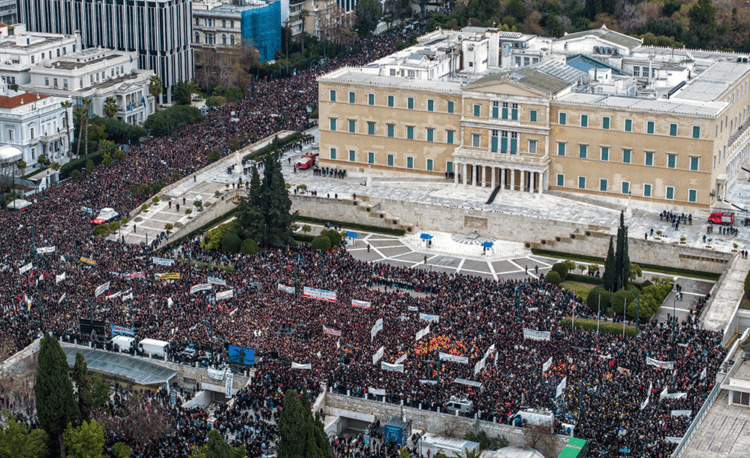 Λαοθάλασσες οργής και λαϊκής αντεπίθεσης