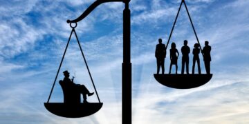 Γιατί η κυβέρνηση «θεοποιεί» τη δικαιοσύνη για το έγκλημα στα Τέμπη;