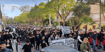 Ωνάσεια τείχη στο δημόσιο σχολείο