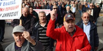 Συντάξεις: Κυβερνητικός και δικαστικός εμπαιγμός για τα αναδρομικά