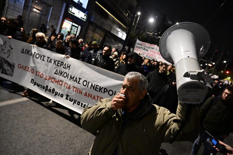 Πορεία σωματείων στα γραφεία της Hellenic Train – Καταδίκη της πολιτικής των ιδιωτικοποιήσεων (φωτο)