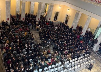 Εκατοντάδες στην εκδήλωση των Φ.Σ. για τα Τέμπη! (φωτο+βίντεο)