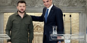 Ελληνικά κόμματα: Και με τον παγκόσμιο αστυφύλαξ και με τον Ευρωπαίο χωροφύλαξ!