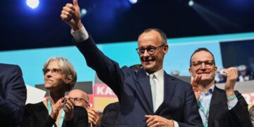 Οι δύο τάσεις  στους κόλπους  της γερμανικής  αστικής τάξης μετά τις εκλογές