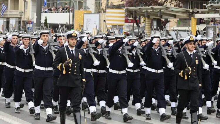Σπάρτακος: Να παραιτηθούν Δένδιας και Χούπης για τα ναζιστικά εθνικιστικά συνθήματα στην παρέλαση της 25ης Μαρτίου