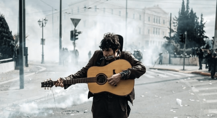 Όταν δυναμώνει η μουσική