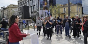 Μαχητικές ομιλίες και παρεμβάσεις για την εκπαίδευση στα Προπύλαια (βίντεο)