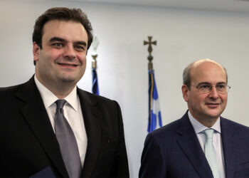Ανασχηματισμός: Άλλαξαν οι  υπουργοί, έμεινε ο «σταθμάρχης» της συγκάλυψης