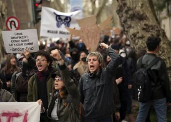Τουρκία:  Η λαϊκή οργή τρομάζει  το καθεστώς Ερντογάν