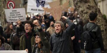 Τουρκία:  Η λαϊκή οργή τρομάζει  το καθεστώς Ερντογάν