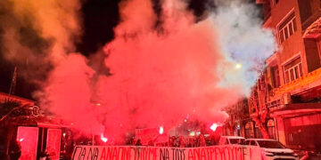 Ανοικτή πόρτα για την Ουκρανία, ανοικτές αγκάλες στη γενοκτονία