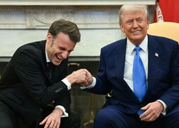 Τραμπ-Μακρόν, γέλια και… δασμοί (Περισκόπιο 1/3/2025)