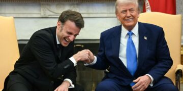 Τραμπ-Μακρόν, γέλια και… δασμοί (Περισκόπιο 1/3/2025)