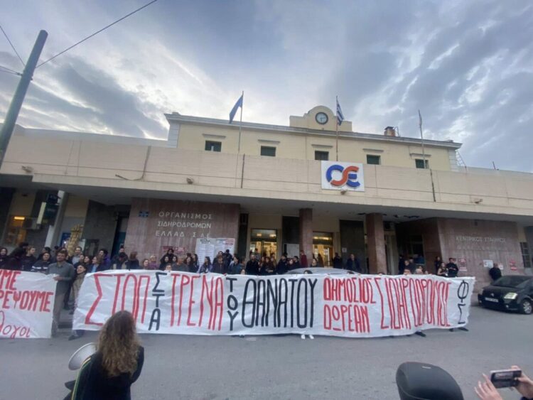 Από τα τρένα μέχρι το νερό: Έχει αξία το ερώτημα δημόσιο ή ιδιωτικό;