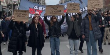 Επιζήσασα των Τεμπών: «Σε τρώει η αδικία, φωνάζαμε από την αρχή πως είναι έγκλημα»