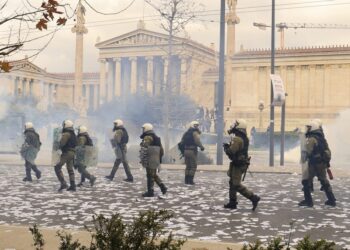 Η επίθεση του κράτους στο κίνημα των Τεμπών