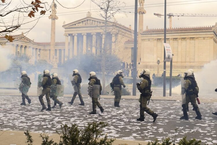 Η επίθεση του κράτους στο κίνημα των Τεμπών