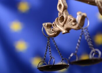 Στο Πριν που κυκλοφορεί αυτό το Σαββατοκύριακο: Φάκελος αστική δικαστική εξουσία