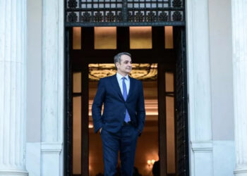 Πόλεμος μιντιαρχών στην αυλή του Μαξίμου