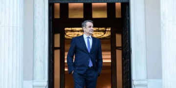 Πόλεμος μιντιαρχών στην αυλή του Μαξίμου