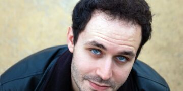 Συνέντευξη Ντίνος Παπαγεωργίου-Θα ζήσουμε σαν «δούλες» ή θα διεκδικήσουμε τη φωνή μας;