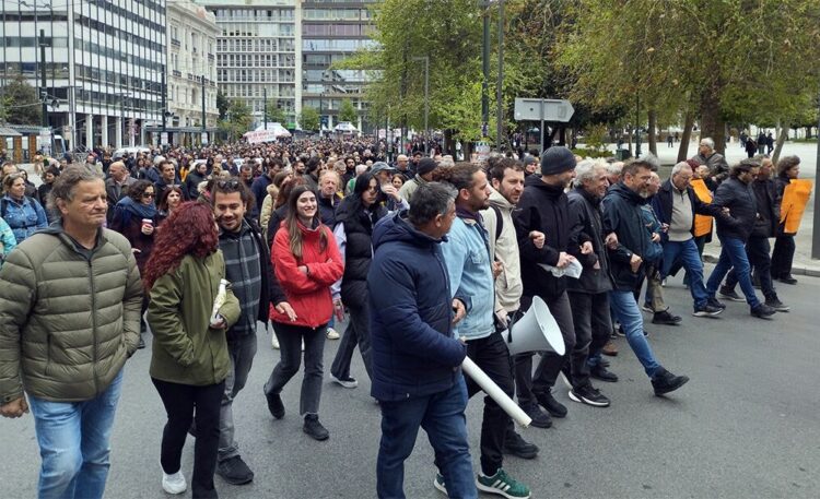 Απεργία 9 Απρίλη: Χιλιάδες διαδήλωσαν ζητώντας δικαιοσύνη,  αυξήσεις και ΣΣΕ