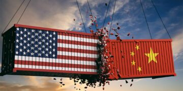 Δασμοί: Εμπορικό πόλεμο εξαπολύουν οι ΗΠΑ για να διασώσουν την ηγεμονία τους