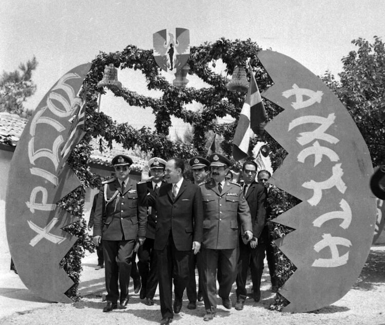 21η Απρίλη: Από το πουλί της χούντας στα ακροδεξιά αυγά