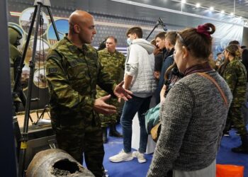«Εισβολή» του ΓΕΣ στα σχολεία!