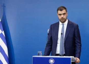 Το Μαξίμου θέλει μόνο να «λιβανίζουν» την κυβέρνηση