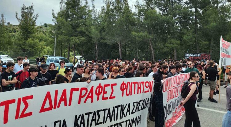 Χουντικής έμπνευσης κατασταλτικά μέτρα από την υπουργό Παιδείας