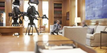 Ο Μητσοτάκης στο «μαγαζί» του: την ΕΡΤ της προπαγάνδας